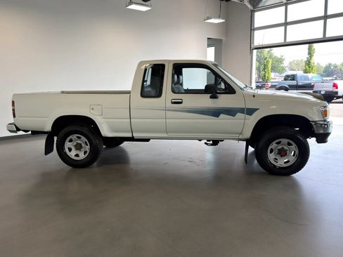Used 1992 Toyota Pickup Deluxe AWD/4WD image 6