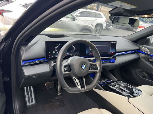 Used 2024 BMW 540i xDrive w/ Premium Package image 21