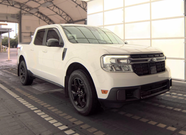 Used 2024 Ford Maverick Lariat w/ FX4 Off-Road Package AWD/4WD image 2