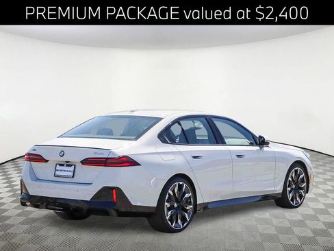 New 2026 BMW 540i xDrive w/ M Sport Package AWD/4WD image 4