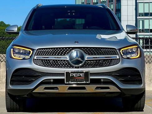 Used 2022 Mercedes-Benz GLC 300 4MATIC image 3