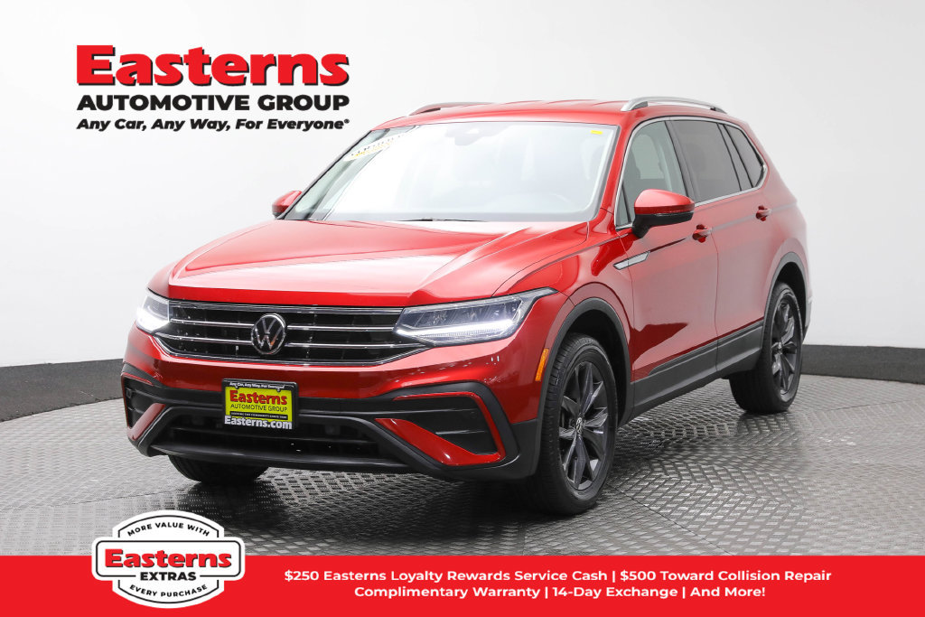 Used 2023 Volkswagen Tiguan SE AWD/4WD image 1