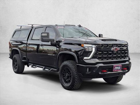 Used 2024 Chevrolet Silverado 2500 ZR2 image 3