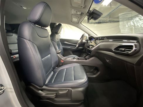 Used 2022 Chevrolet Bolt EUV LT w/ Convenience Package FWD image 28