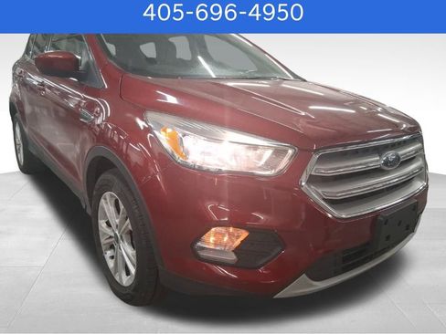 Used 2018 Ford Escape SE image 2
