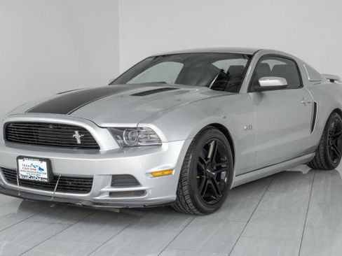 Used 2013 Ford Mustang GT Premium w/ GT Coupe Accessory Pkg 5 RWD image 4
