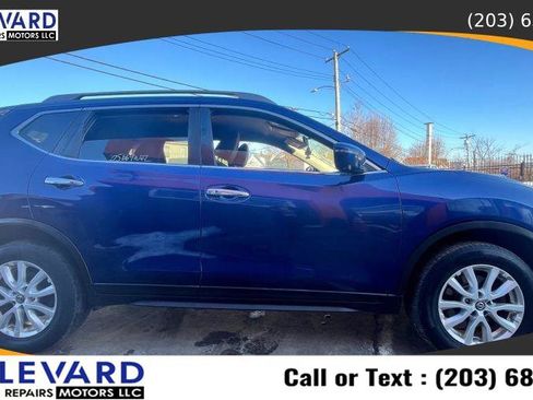 Used 2017 Nissan Rogue SV w/ SV Premium Package image 7