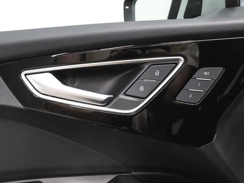 Used 2025 Audi Q4 e-tron Premium Plus w/ Premium Plus image 9