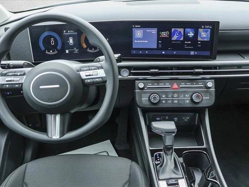 Certified 2025 Hyundai Tucson SE image 24