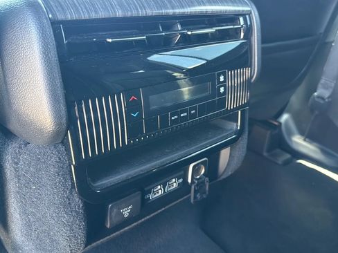 Used 2023 Jeep Wagoneer Series II AWD/4WD image 15