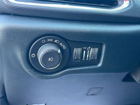 New 2025 Chrysler Pacifica Limited image 19