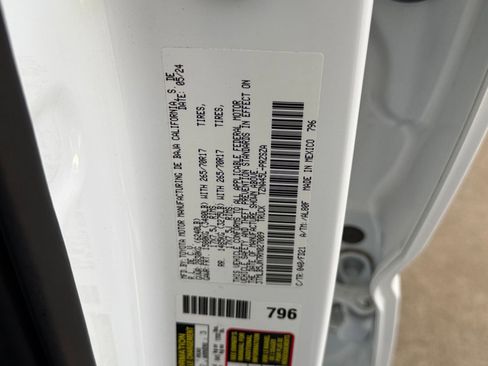 Used 2024 Toyota Tacoma TRD Off-Road image 29