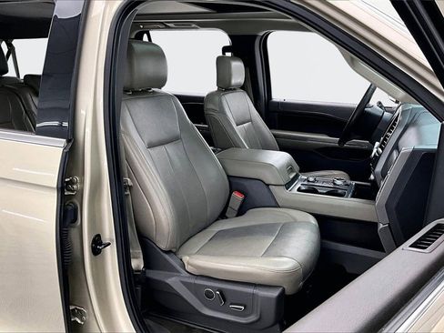 Used 2018 Ford Expedition Max XLT w/ Equipment Group 202A image 7
