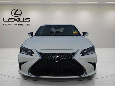 Used 2023 Lexus ES 300h w/ Accessory Package (Z2) image 2