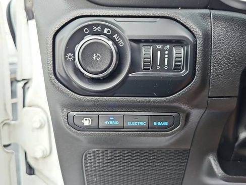 Used 2022 Jeep Wrangler Unlimited Sahara w/ Cold Weather Group AWD/4WD image 31