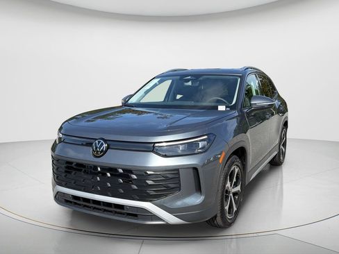 New 2026 Volkswagen Tiguan SE FWD image 1