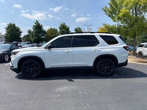 Used 2025 Honda Pilot Black Edition image 2