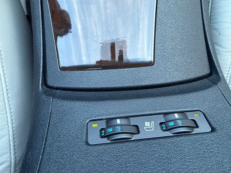Used 2010 Lexus ES 350 w/ Preferred Accessory Package FWD image 28