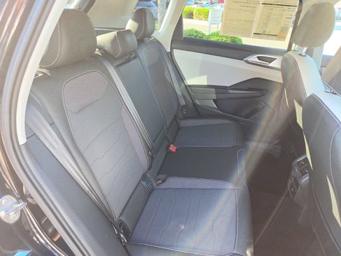 Used 2025 Volkswagen Taos SE FWD image 39