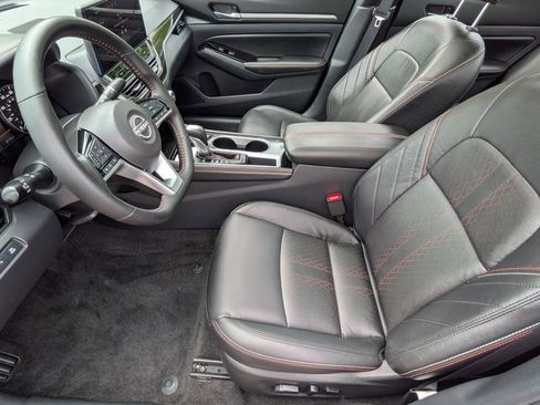 Used 2025 Nissan Altima 2.5 SR w/ SR Premium Package FWD image 11