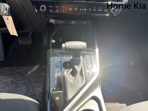 New 2026 Kia Niro LX FWD image 18
