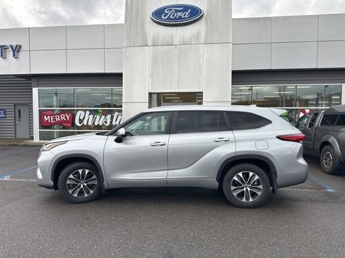 Used 2023 Toyota Highlander L image 8