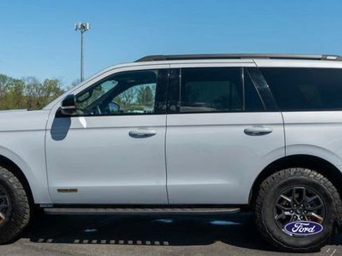 Used 2025 Ford Expedition Tremor AWD/4WD image 9
