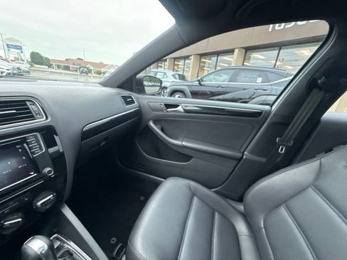 Used 2018 Volkswagen Jetta Sport FWD image 25