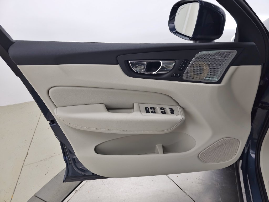 Used 2019 Volvo XC60 T5 Inscription AWD/4WD image 13