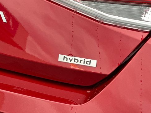 Certified 2025 Hyundai Elantra SEL image 30
