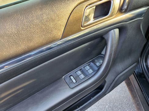 Used 2012 Lincoln MKS AWD image 25