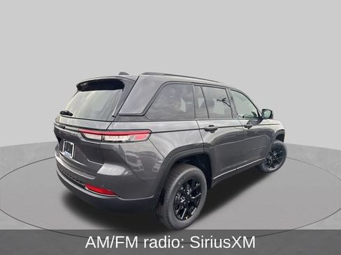 Used 2025 Jeep Grand Cherokee Altitude AWD/4WD image 4