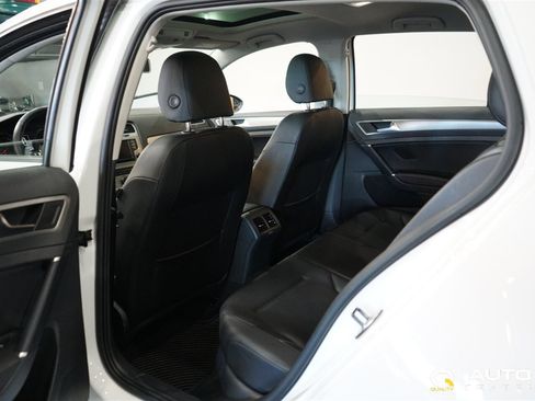 Used 2017 Volkswagen Golf SE image 30