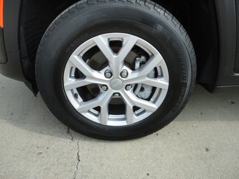 Used 2022 Jeep Grand Cherokee Limited image 2