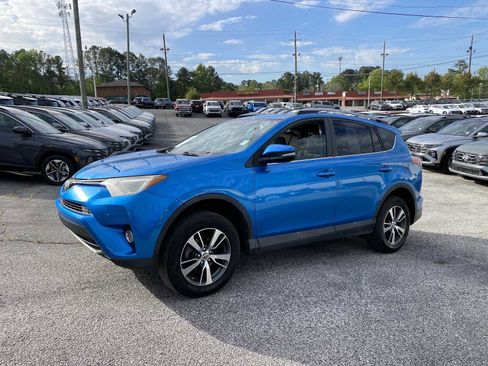 Used 2018 Toyota RAV4 XLE image 9