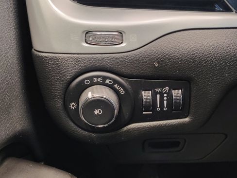 Used 2014 Jeep Cherokee Limited image 26