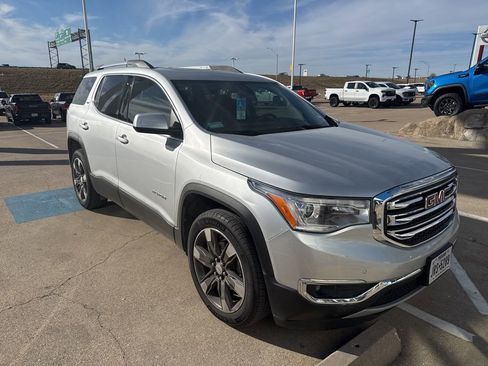 Used 2017 GMC Acadia SLT image 3