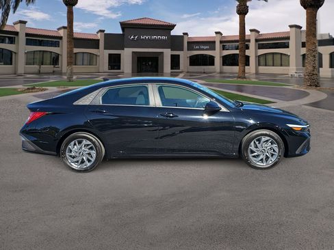 Certified 2025 Hyundai Elantra Hybrid FWD image 9