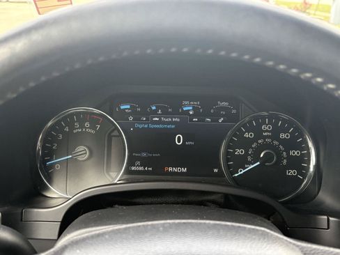 Used 2019 Ford F150 Lariat w/ Equipment Group 502A Luxury AWD/4WD image 10