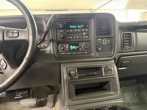 Used 2004 Chevrolet Silverado 2500 LT w/ Skid Plate Package AWD/4WD image 17