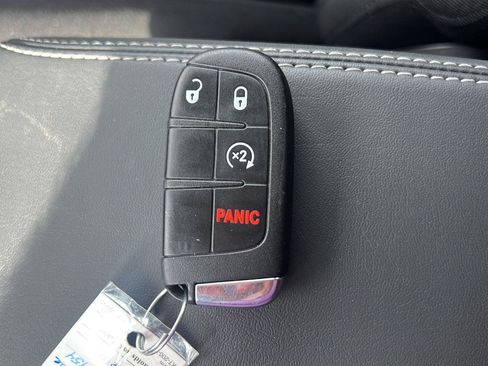 Used 2022 Jeep Renegade Latitude AWD/4WD image 37