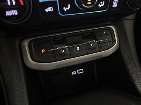 Used 2023 GMC Acadia SLE image 44