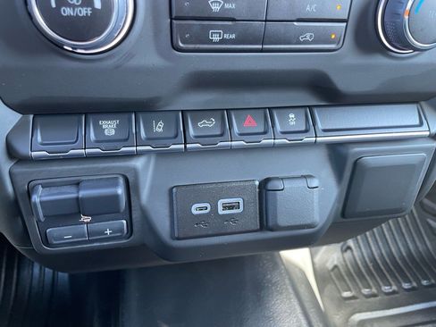Used 2025 Chevrolet Silverado 3500 W/T image 9