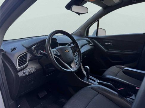 Used 2021 Chevrolet Trax LT w/ Driver Confidence Package image 16