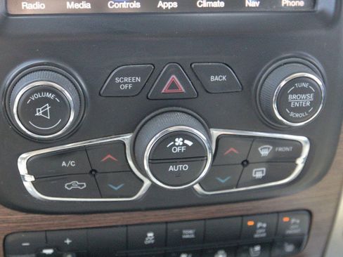 Used 2014 RAM 1500 Laramie w/ Convenience Group image 25