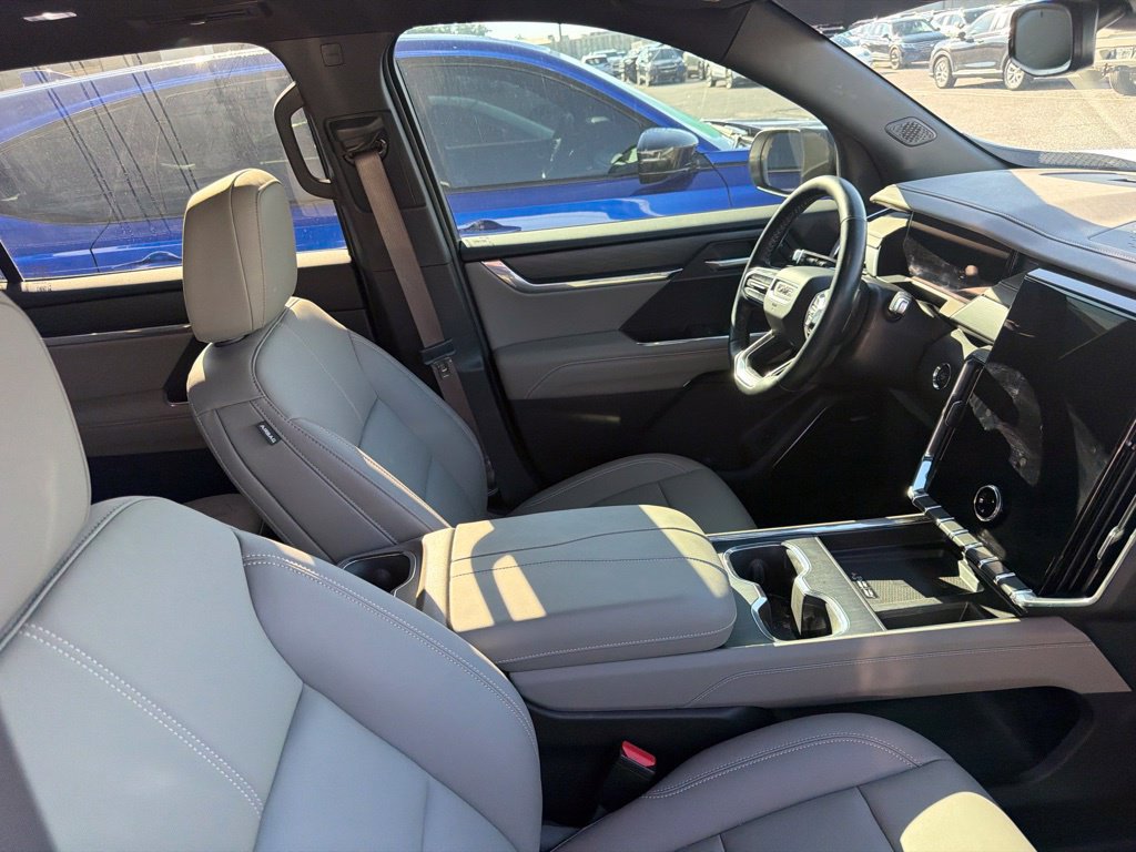 Used 2024 GMC Acadia Elevation FWD image 16