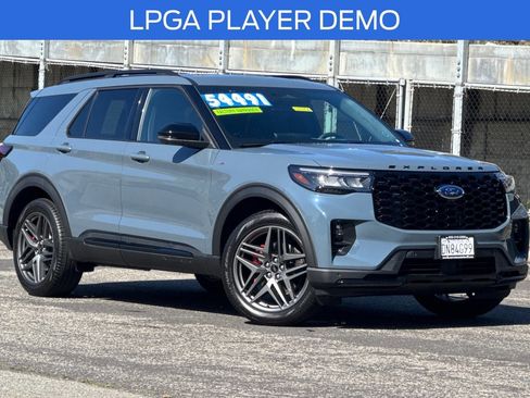 Used 2026 Ford Explorer ST-Line w/ ST-Line Street Pack AWD/4WD image 2