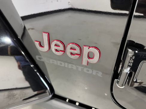 Used 2022 Jeep Gladiator Rubicon w/ Trailer Tow Package AWD/4WD image 31