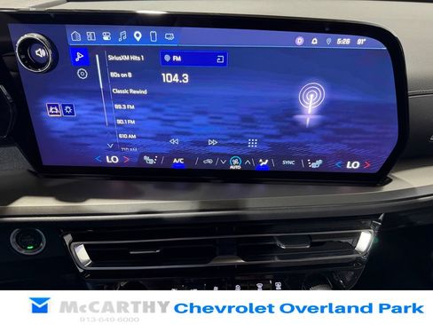 Used 2025 Chevrolet Traverse LT w/ Driver Confidence Package FWD image 19