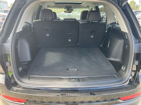 Used 2023 Jeep Grand Cherokee Limited w/ Luxury Tech Group II image 23